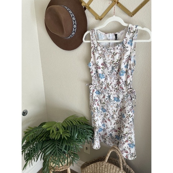 H&M Dresses & Skirts - H&M Divided Floral Cut Out Lace Up Mini Dress Fit & Flare Bohemian